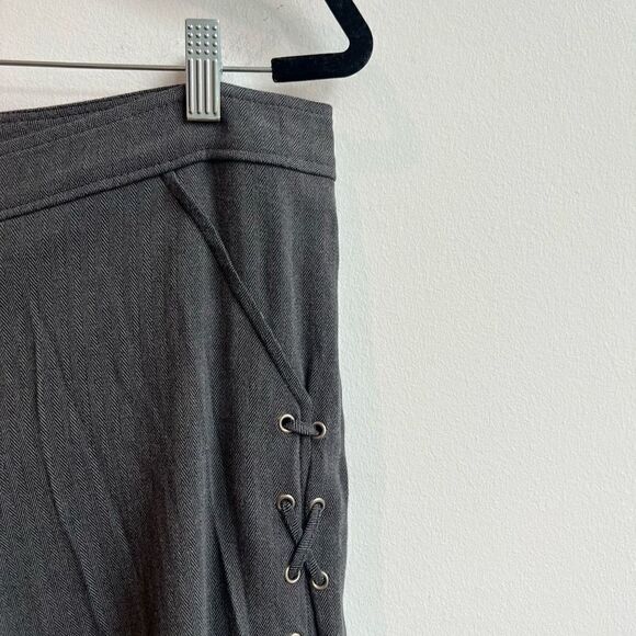 Cache Women's Mid Rise Open Side Legs with Crisscross String Gray Capri Pants L - Picture 4 of 6